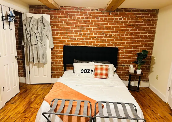 Stylish And Convenient Downtown Apartment