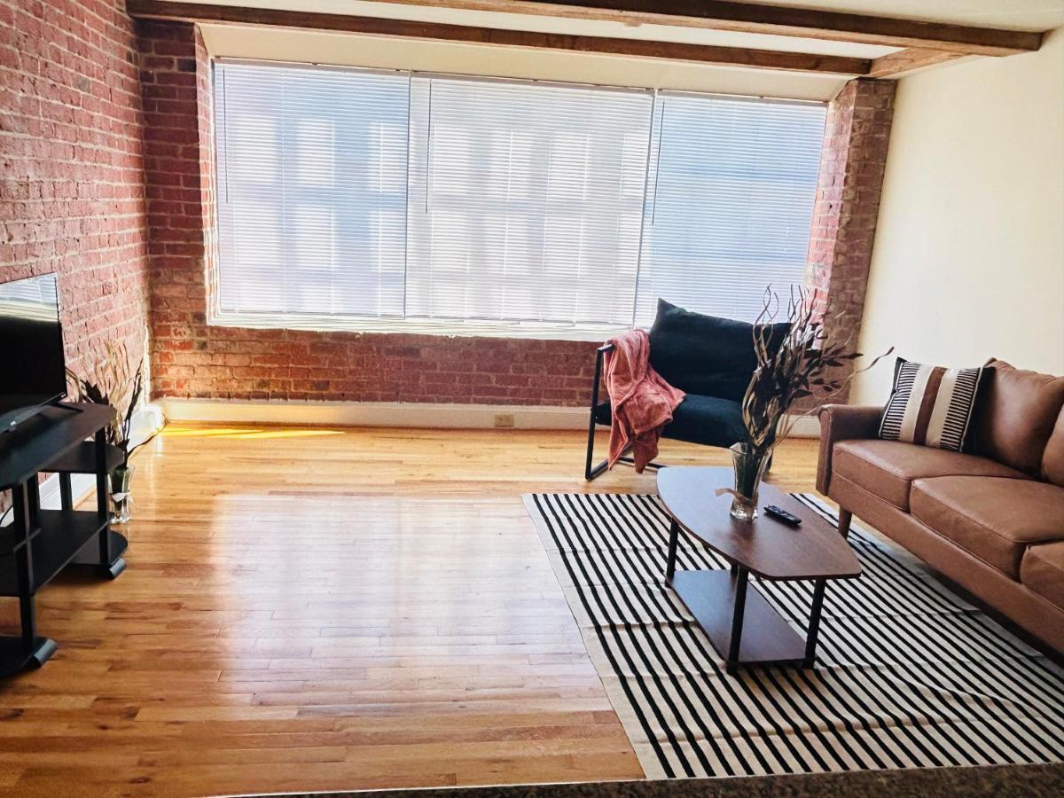 Stylish And Convenient Downtown