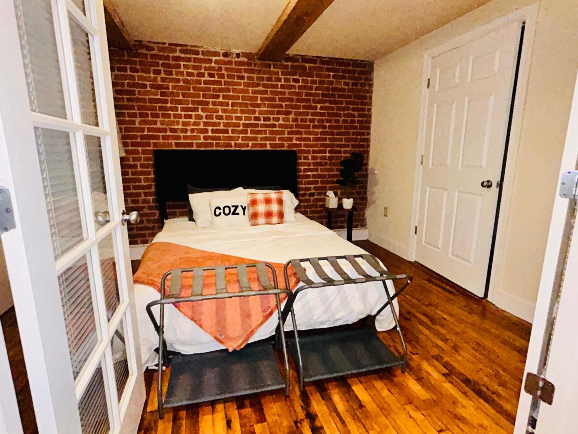 Stylish And Convenient Downtown *