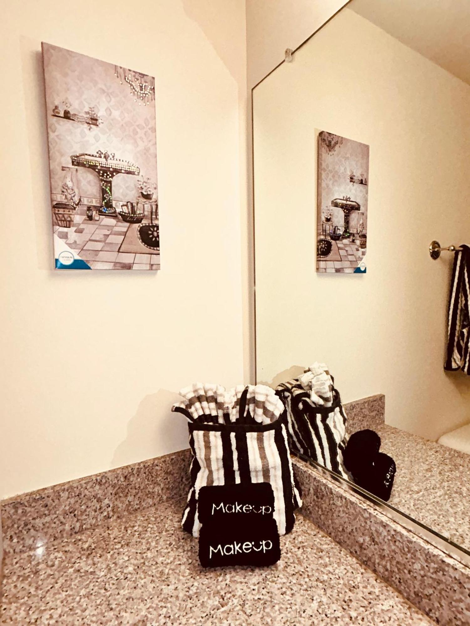Stylish And Convenient Downtown Apartamento